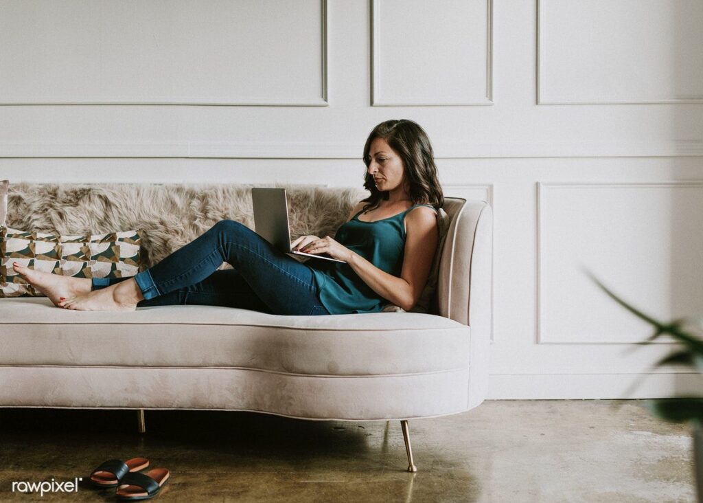 Why a Career-Driven Woman May Struggle to Find Long-Term Love, According to a Sex Therapist