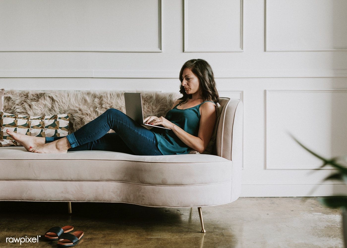 Why a Career-Driven Woman May Struggle to Find Long-Term Love, According to a Sex Therapist