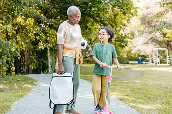 7 Benefits of Letting Grandparents Take Your Nervous Child to School